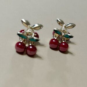 Cherry hair clips N749